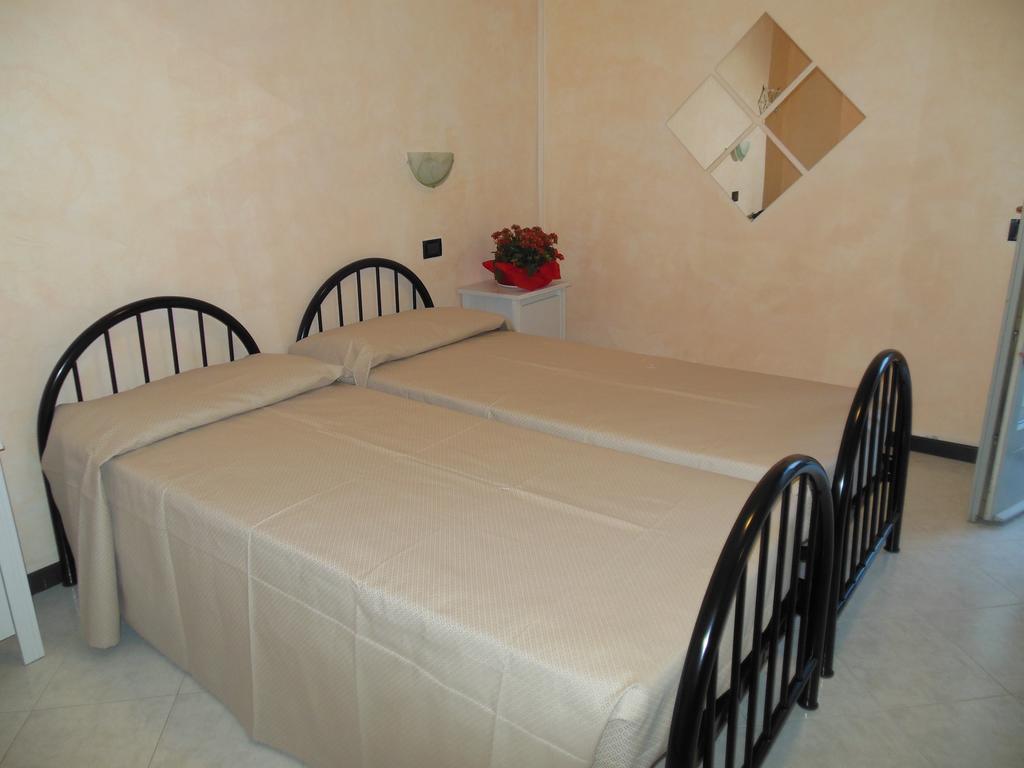 Residenza Hotel Garden Toscolano Maderno Room photo